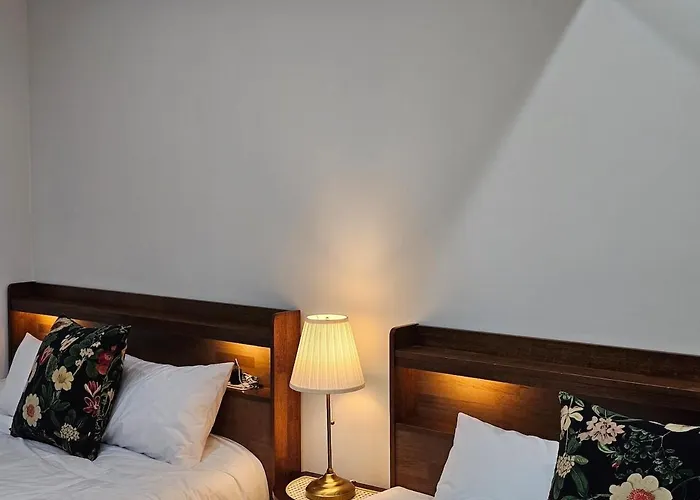 Jongno Hanok Family 3 2 Bathrooms Dongmyo Ddp Urban Relaxation Gyeongbokgung Palace Modern Hanok Spacious Deck Free Luggage Storage 度假居 首爾