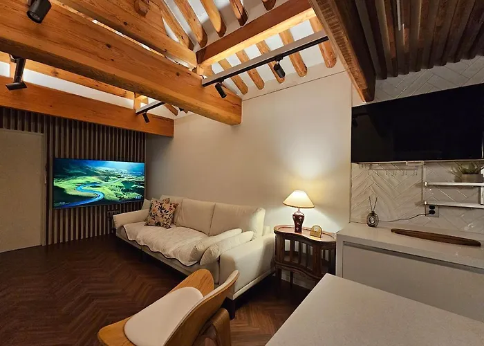 Jongno Hanok Family 3 2 Bathrooms Dongmyo Ddp Urban Relaxation Gyeongbokgung Palace Modern Hanok Spacious Deck Free Luggage Storage *