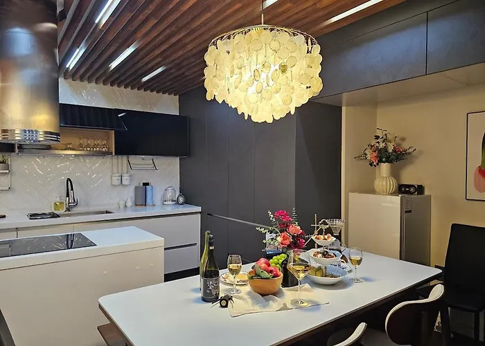 Jongno Hanok Family 3 2 Bathrooms Dongmyo Ddp Urban Relaxation Gyeongbokgung Palace Modern Hanok Spacious Deck Free Luggage Storage *