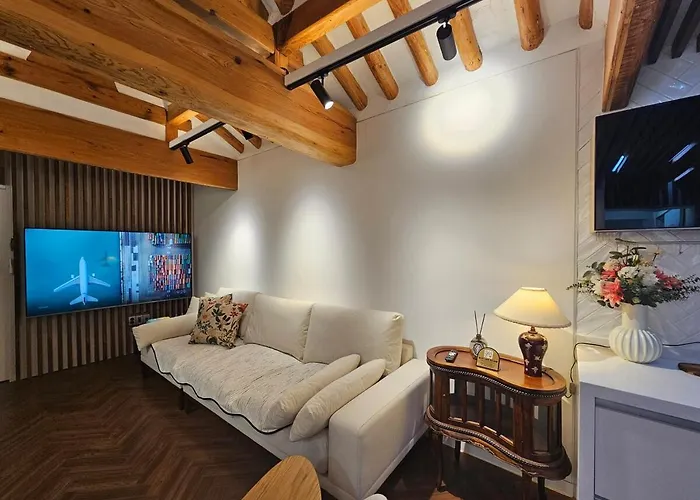 Jongno Hanok Family 3 2 Bathrooms Dongmyo Ddp Urban Relaxation Gyeongbokgung Palace Modern Hanok Spacious Deck Free Luggage Storage 度假居 *