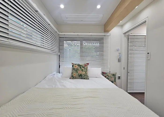 Jongno Hanok Family 3 2 Bathrooms Dongmyo Ddp Urban Relaxation Gyeongbokgung Palace Modern Hanok Spacious Deck Free Luggage Storage 首爾