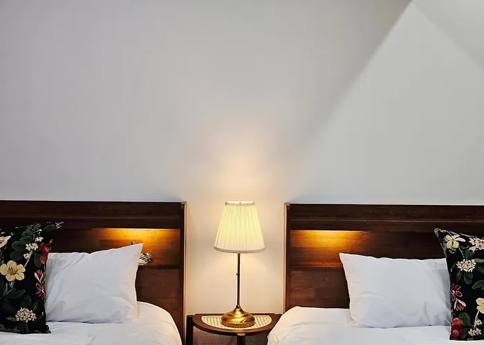 度假居 Jongno Hanok Family 3 2 Bathrooms Dongmyo Ddp Urban Relaxation Gyeongbokgung Palace Modern Hanok Spacious Deck Free Luggage Storage 首爾
