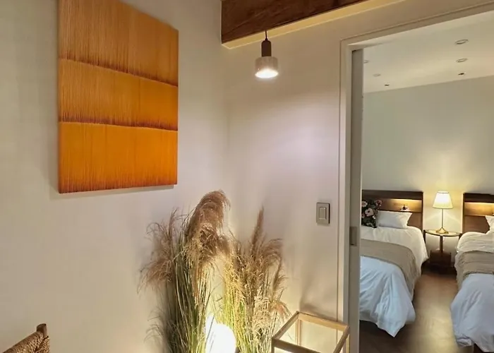 Jongno Hanok Family 3 2 Bathrooms Dongmyo Ddp Urban Relaxation Gyeongbokgung Palace Modern Hanok Spacious Deck Free Luggage Storage *