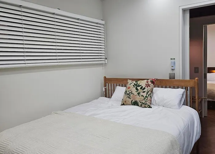 Jongno Hanok Family 3 2 Bathrooms Dongmyo Ddp Urban Relaxation Gyeongbokgung Palace Modern Hanok Spacious Deck Free Luggage Storage 首爾
