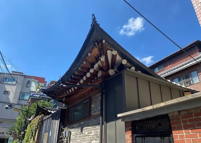 Jongno Hanok Family 3 2 Bathrooms Dongmyo Ddp Urban Relaxation Gyeongbokgung Palace Modern Hanok Spacious Deck Free Luggage Storage * 首爾